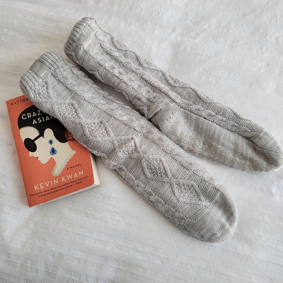 ⭐️2/$15 NWOT Bench reading socks - Picture 1 of 4